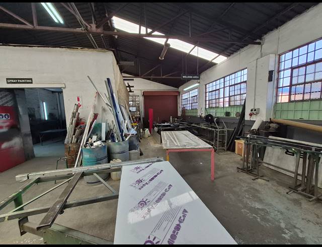 1,000M² WAREHOUSE FOR SALE IN BENROSE